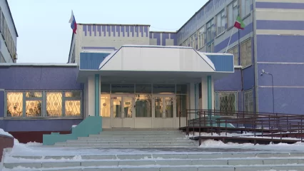 Руководитель таджикской диаспоры подарил мебель нижнекамской школе - НТР 24