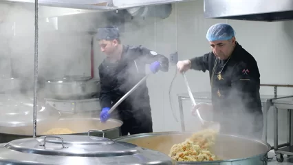 Для приезжих рабочих ЭП-600 специально готовит шеф-повар из Турции - НТР 24