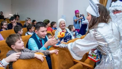 В Нижнекамске организовали новогоднее представление для особенных ребят - НТР 24