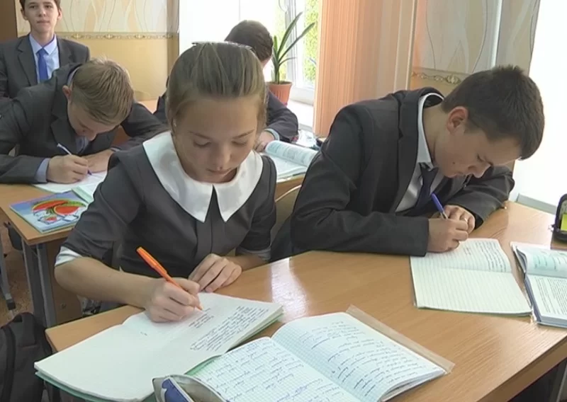 Домашние задания школьников в Татарстане сможет проверять нейросеть 