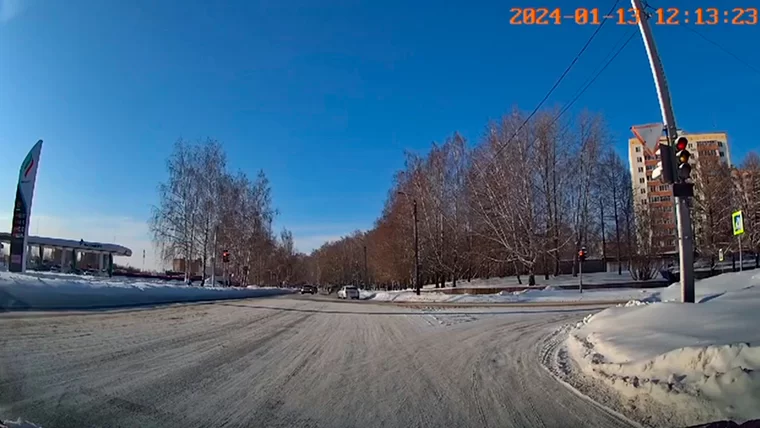 В Нижнекамске кроссовер влетел в легковушку – видео