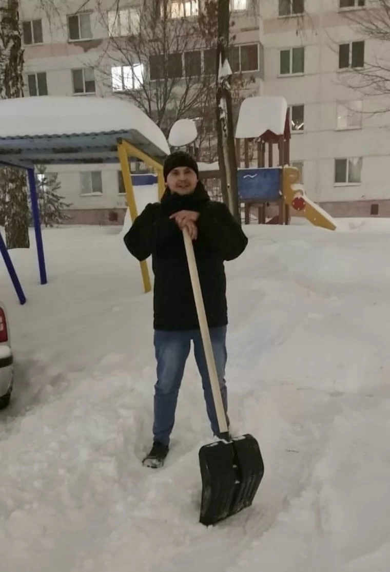 В Нижнекамске за выходные жители практически всех домов вышли на помощь  дворникам — НТР 24