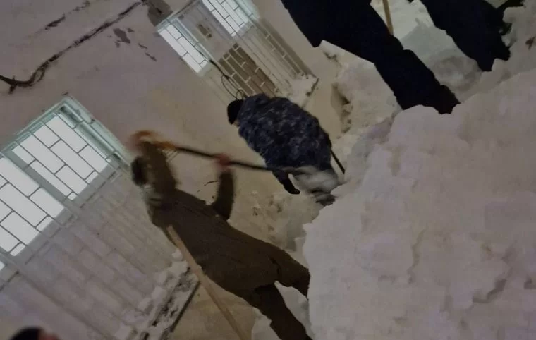 В Казани спасатели искали детей под снегом