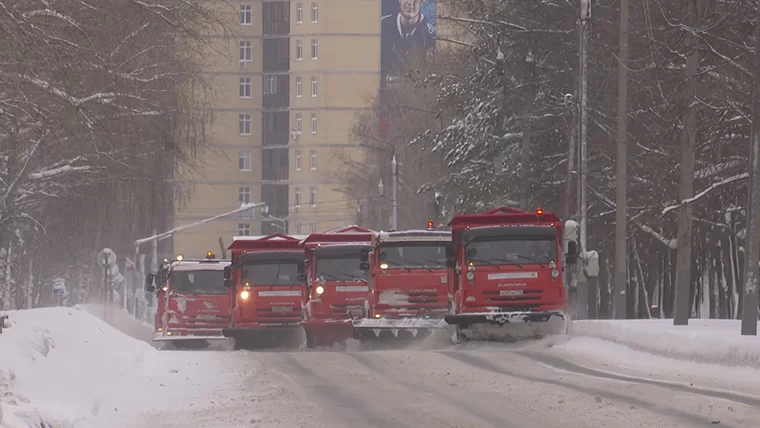 В Нижнекамске усилят работу по расчистке крайних полос движения от снега