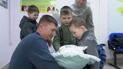 Многодетную семью из Нижнекамска поздравили с рождением пятого ребенка - НТР 24