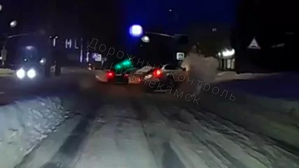 В Нижнекамске водитель чуть не попал в ДТП на магистральной дороге - НТР 24