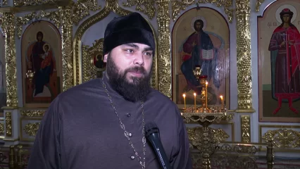 Священник из Нижнекамска рассказал, как крестил бойца на передовой - НТР 24