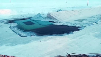 На ледовой переправе затонула фура из Татарстана, водитель погиб - НТР 24