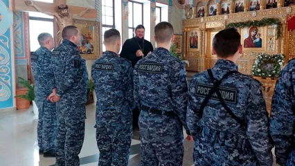 Правоохранители побывали с экскурсией в храме Рождества Христова в Нижнекамске