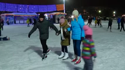 В Нижнекамске на новогодних праздниках работают три катка - НТР 24