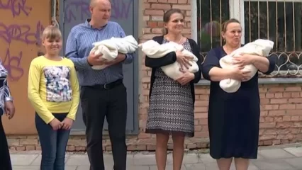 В России на федеральном уровне закрепили статус многодетной семьи - НТР 24