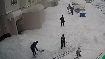 Видеозапись с жителями Нижнекамска, спасающими город от снега, выложили в Интернет - НТР 24