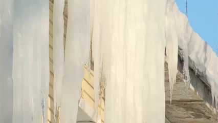 Нижнекамцам рассказали, куда обращаться при появлении сосулек на балконах - НТР 24