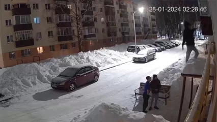 В Нижнекамске молодой человек упал с козырька и не смог встать - НТР 24