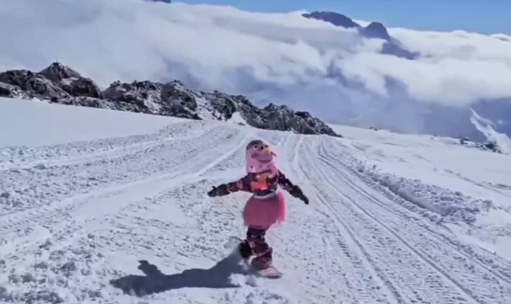 Четырехлетняя сноубордистка из Нижнекамска покорила Эльбрус