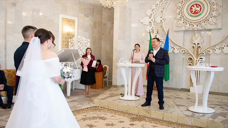 В Нижнекамске участник СВО и его возлюбленная сыграли свадьбу в зеркальную дату