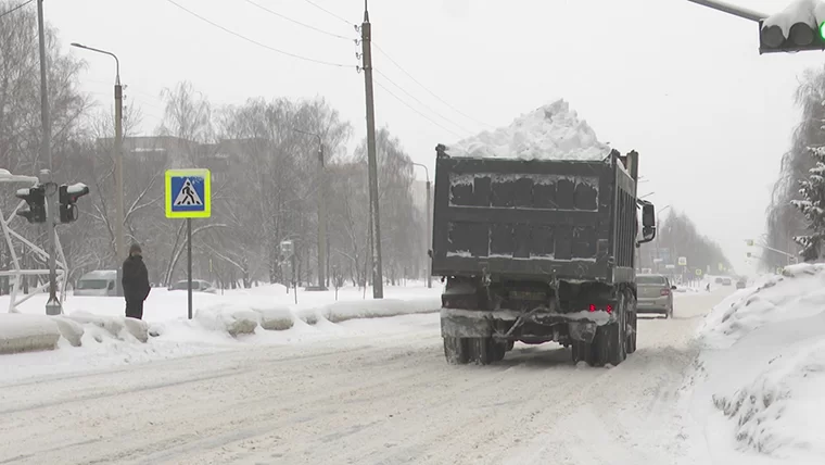 В Нижнекамске на одной из улиц ограничат движение транспорта из-за вывоза снега
