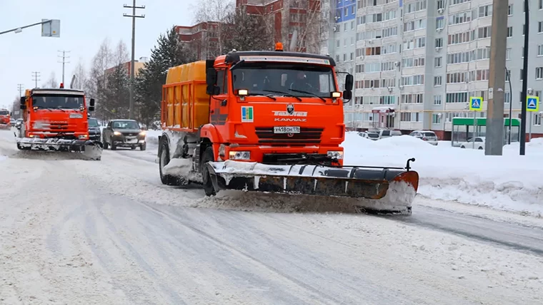 В Нижнекамске продолжается вывоз снега из города