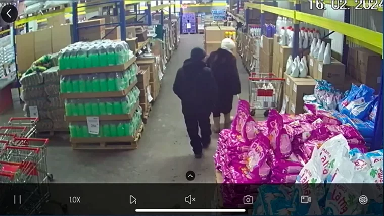 В Нижнекамске ищут мужчину и женщину, попавших на камеры в магазине