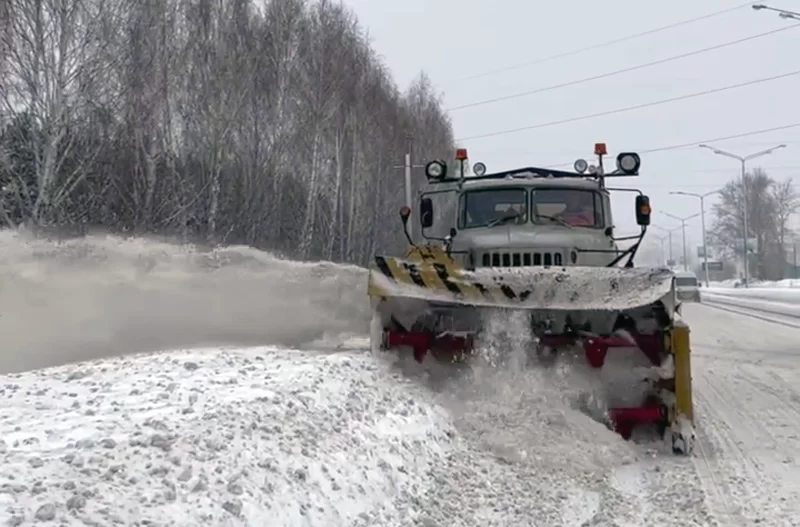 В Нижнекамске после снегопадов расширяют Соболековскую трассу