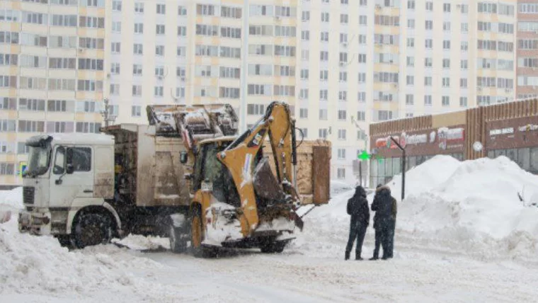 В Нижнекамске за день со дворов вывезли более 6,7 тысяч кубометров снега