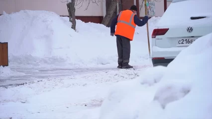 Нижнекамцам представили график вывоза снега во дворах