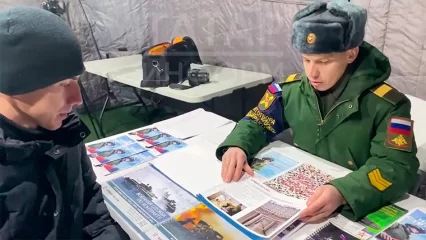 На фестивале в Казани рассказали о военной службе по контракту