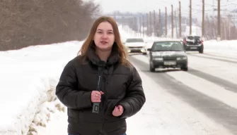 Анжелика Степанова ведет репортаж с трассы, которую начали убирать после обильных снегопадов в Татарстане
