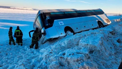 В Нижнекамском районе пригородный рейсовый автобус вылетел в кювет
