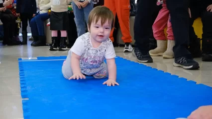 30 малышей приняли участие в семейном фестивале «Бэбэй-кросс» в Нижнекамске - НТР 24