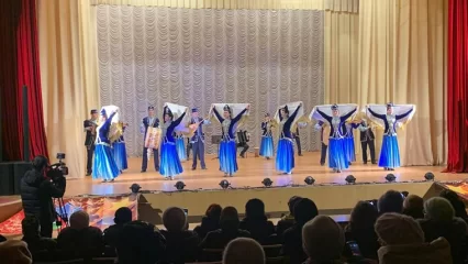Перед жителями ЛНР выступила творческая делегация из Татарстана
