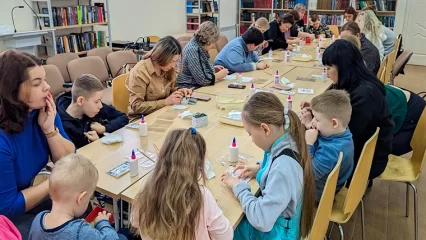 Нижнекамцам показали, как делать уникальную обложку на паспорт из скрапбумаги - НТР 24