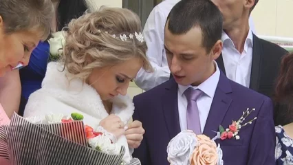 Руководитель ЗАГСа Татастана настоятельно рекомендовала мужчинам жениться - НТР 24