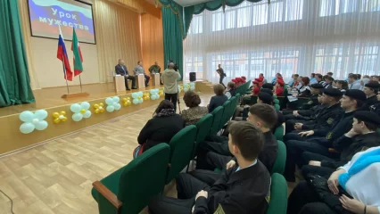 «Урок мужества» в школе № 1 Камских Полян с Расимом Баксиковым
