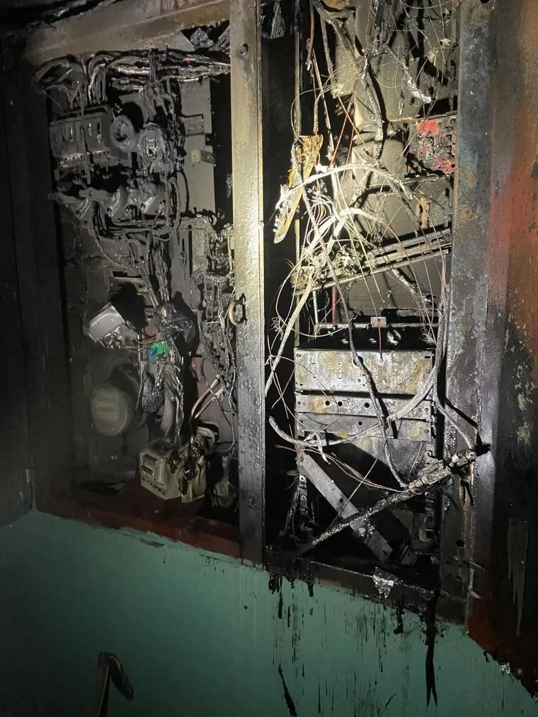 В одной из нижнекамских многоэтажек сгорели все электрощиты в подъезде