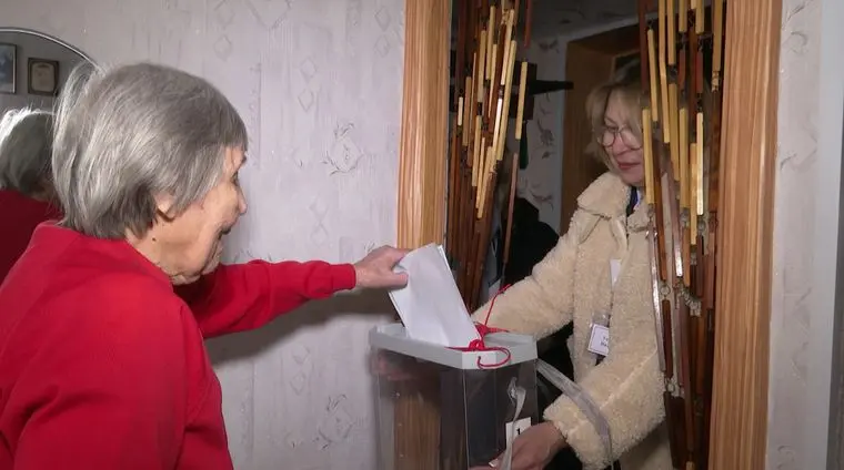 В Нижнекамске организовано надомное голосование на выборах президента