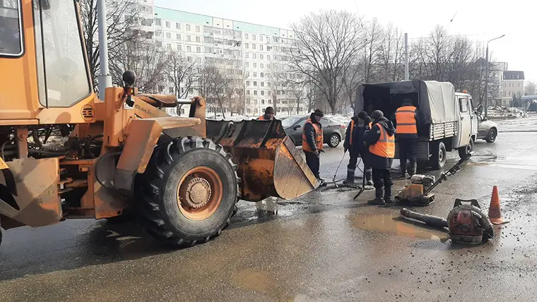 В Нижнекамске стартовал ямочный ремонт дорог