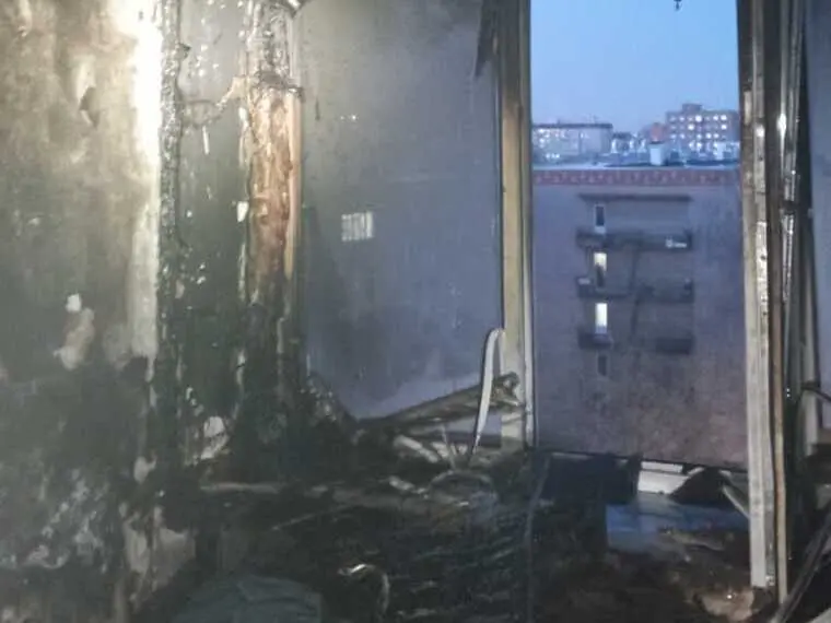 При пожаре в нижнекамской многоэтажке сгорела комната
