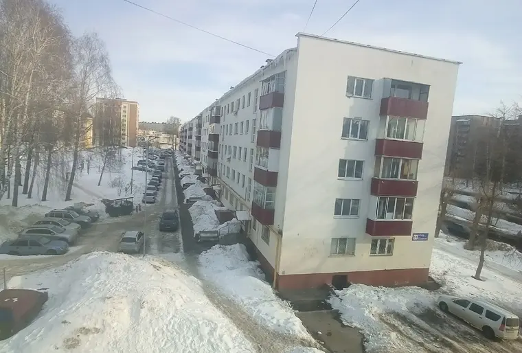 Нижнекамцам рассказали куда обращаться, чтобы с крыш убирали сосульки