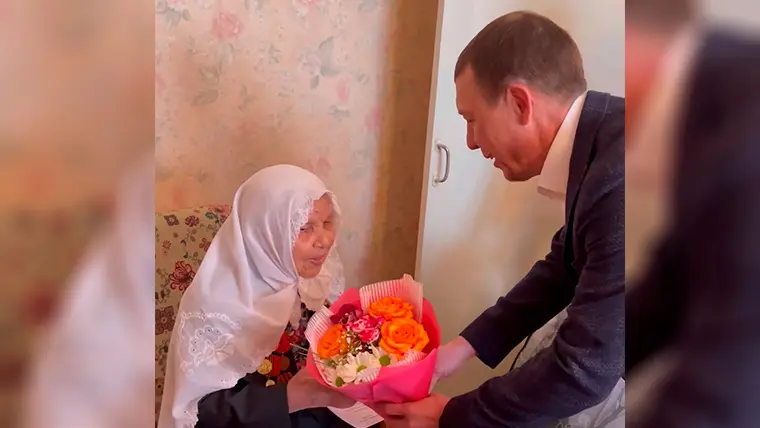 С 90-летним юбилеем в Нижнекамске поздравили жительницу блокадного Ленинграда