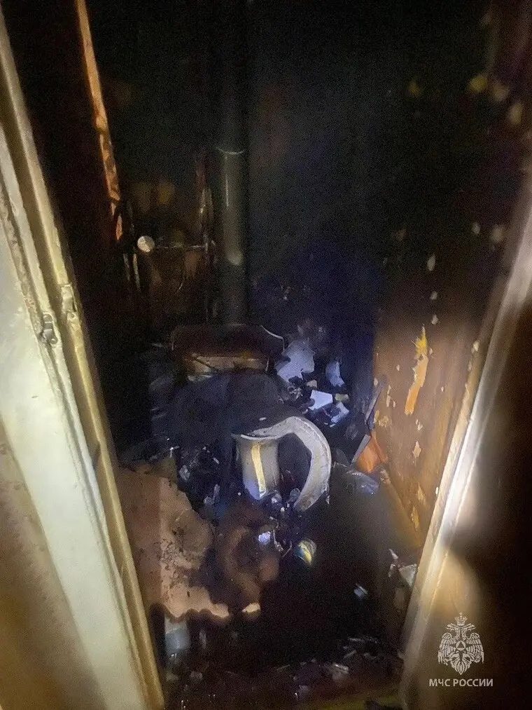 Наиболее вероятной причиной пожара в одной из квартир в Альметьевске стала непотушенная сигарета в санузле, где вспыхнул мусор