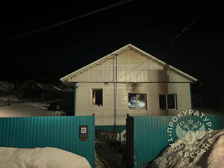 В Татарстане при пожаре в частном доме погибли два человека