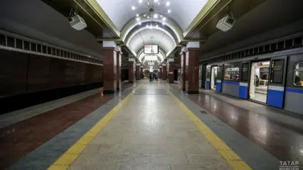 В Казани в метро женщина упала на рельсы