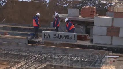 «На здоровье!»: в Нижнекамске заложили камень в основание новой детской поликлиники