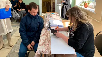 Слабовидящие нижнекамцы проголосовали на специальном участке в Нижнекамске