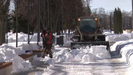 В Нижнекамске большее внимание при чистке снега начали уделять дворам и тротуарам