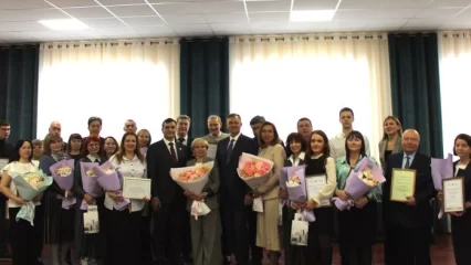 Глава минтруда РТ наградила трудовые династии «Казанского порохового завода» - НТР 24