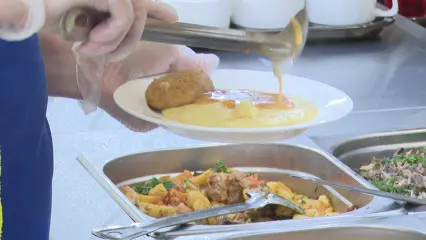 В Татарстане откроется горячая линия по вопросам организации питания в школах - НТР 24