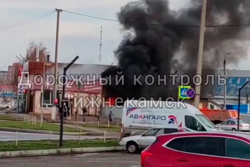 В Нижнекамске у центрального рынка произошёл пожар