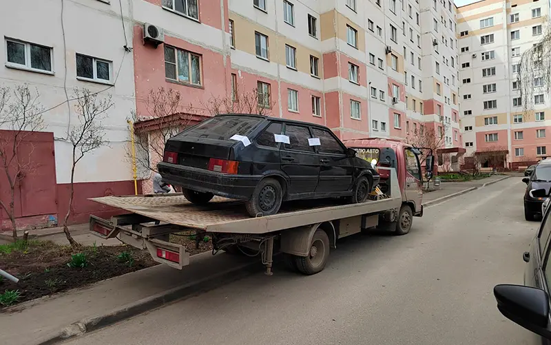 «ВАЗ-2114» был эвакуирована в Нижнекамске за невыполнение постановления